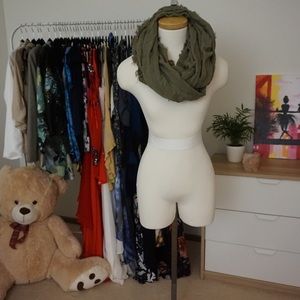 Green infinity scarf